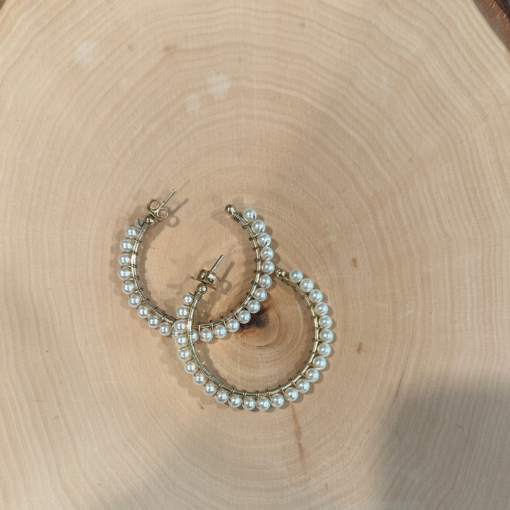 Elegant Gold and Pearl Hoop Earrings